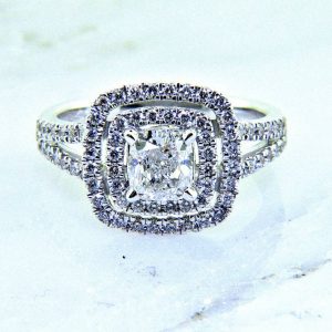 Ladies 18K Cushion Cut Diamond Enagagement Ring