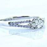 Ladies 18K Round Brilliant Diamond Enagagement Ring