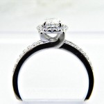 Ladies 18k Oval Diamond Engagement Ring