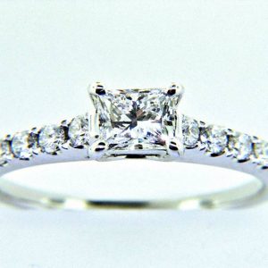 Ladies 18k Princess Cut Diamond Engagement Ring