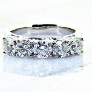 Ladies 18K Classic Diamond Anniversary