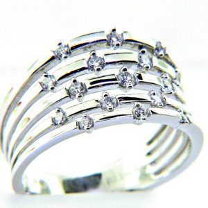 Ladies 18k Princess Cut Diamond Engagement Ring