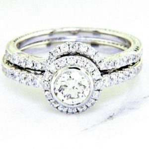 Ladies 18k Nouveau Estates Diamond Engagement Ring 1.08ctw.